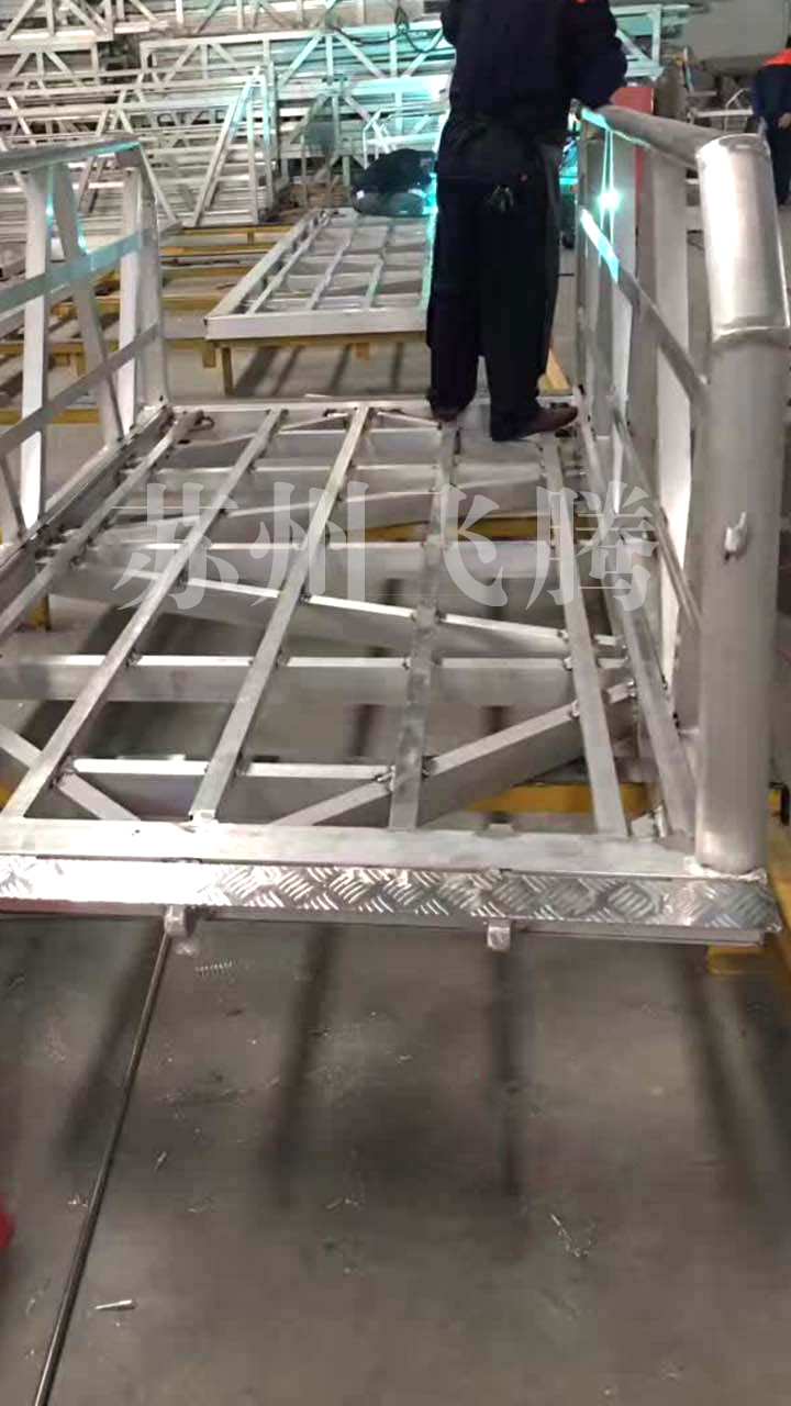 铝合金引桥制作中1.jpg